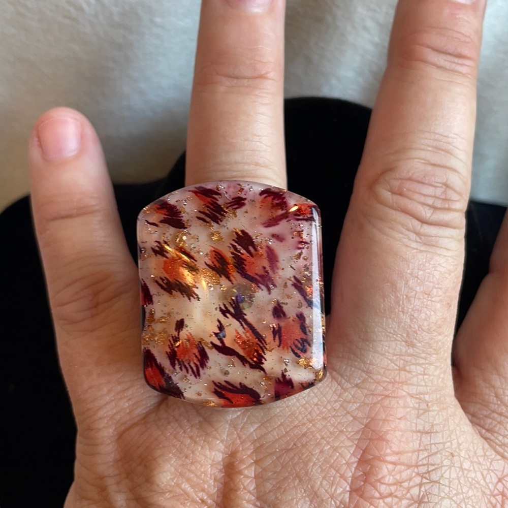 Vintage Lucite pink leopard ring sz9